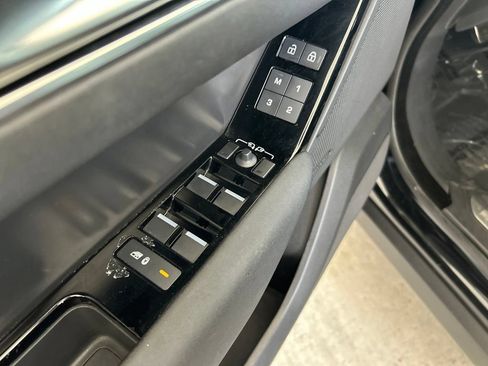 Used 2025 Land Rover Range Rover Velar Dynamic SE AWD/4WD image 41