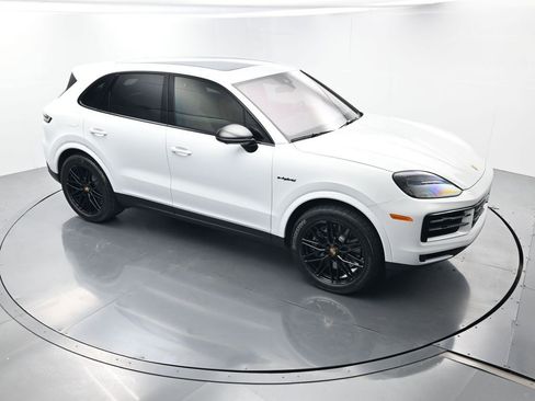 Certified 2024 Porsche Cayenne image 43