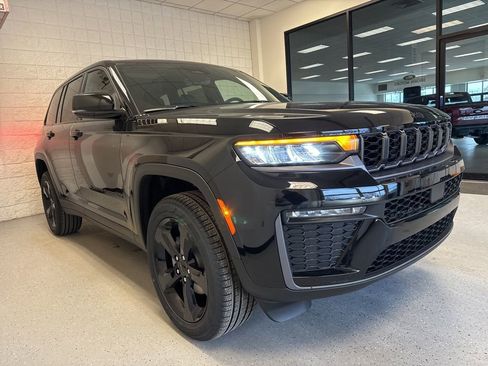 New 2026 Jeep Grand Cherokee Limited AWD/4WD image 8