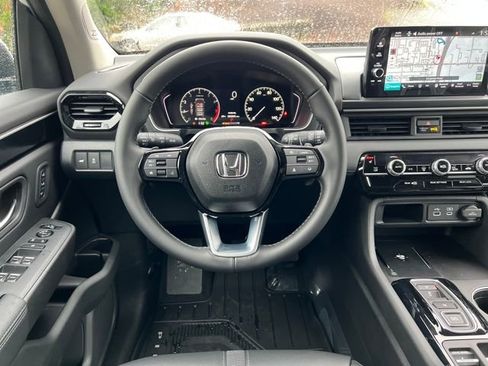 New 2025 Honda Pilot Touring image 17