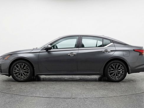 Used 2025 Nissan Altima 2.5 SV FWD image 5
