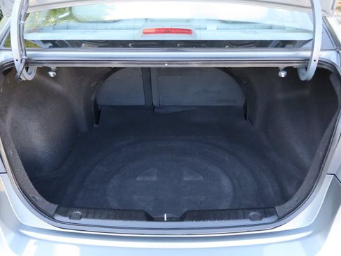 Used 2010 Hyundai Elantra SE FWD image 14