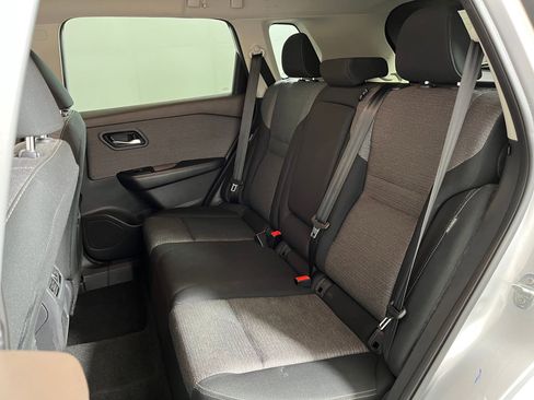 Used 2023 Nissan Rogue SV image 11