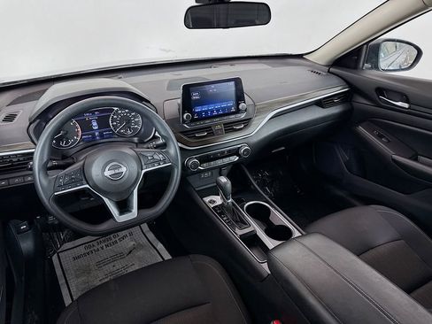 Used 2024 Nissan Altima 2.5 SV FWD image 21