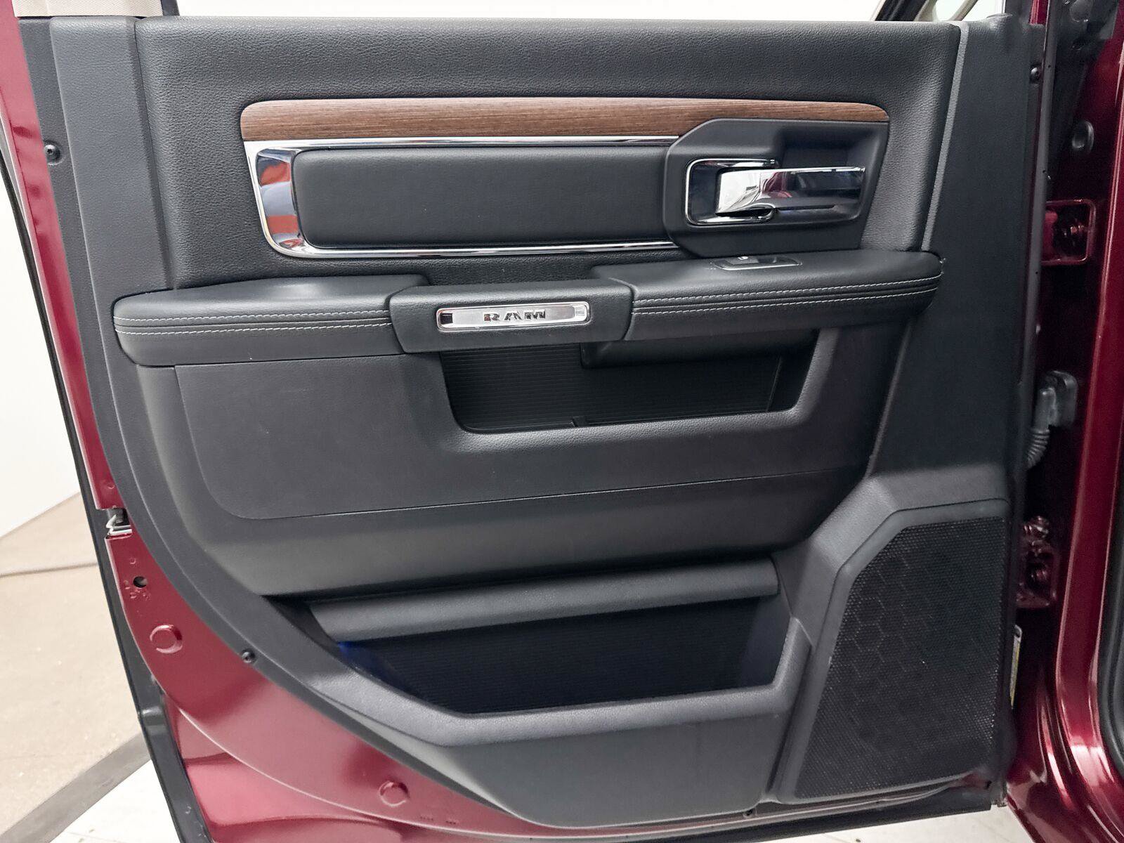 Used 2016 RAM 1500 Laramie w/ Convenience Group AWD/4WD image 30