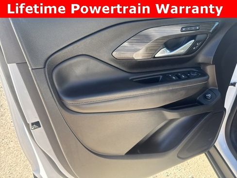 Used 2024 GMC Terrain SLT image 22