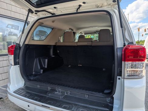 Used 2011 Toyota 4Runner SR5 AWD/4WD image 21
