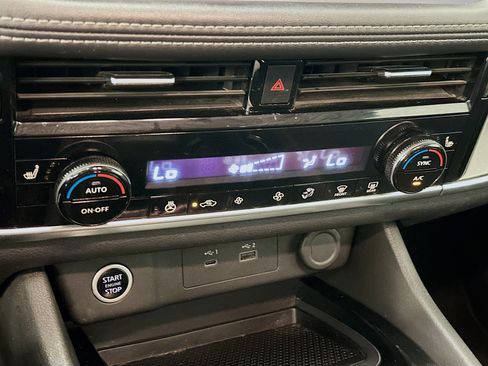 Used 2023 Nissan Rogue SV w/ SV Premium Package image 23