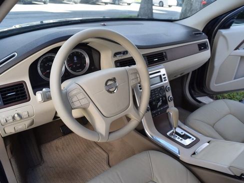 Used 2011 Volvo XC70 3.2 w/ Premium Pkg image 40