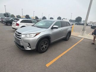 Used 2019 Toyota Highlander Plus AWD/4WD video 1