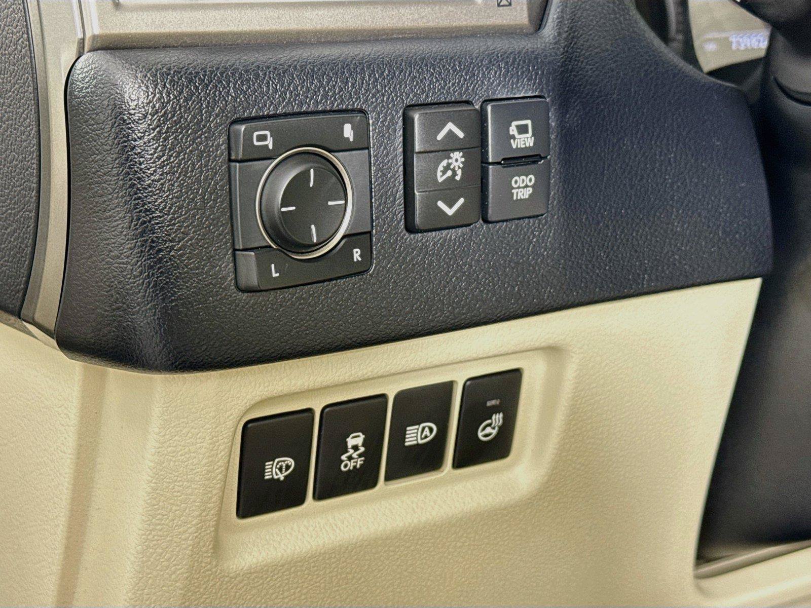 Used 2022 Lexus GX 460 Luxury w/ Sport Design Package AWD/4WD image 20