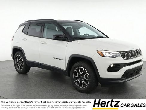 Used 2025 Jeep Compass Trailhawk image 1