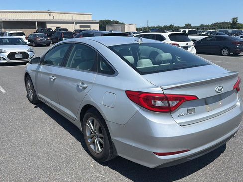 Used 2016 Hyundai Sonata SE FWD image 2