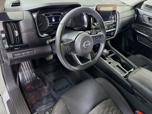 Certified 2024 Nissan Pathfinder SV w/ Black Appearance Package FWD image 17