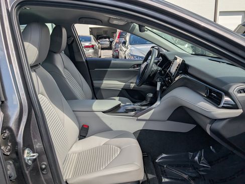 Used 2022 Toyota Camry SE image 11