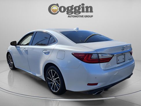 Used 2017 Lexus ES 350 w/ Luxury Package image 3