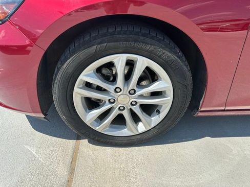Used 2017 Chevrolet Malibu LT FWD image 2