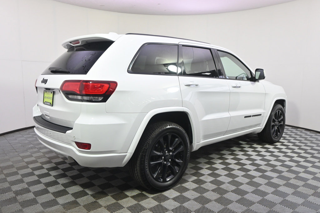 Used 2020 Jeep Grand Cherokee Altitude AWD/4WD image 7
