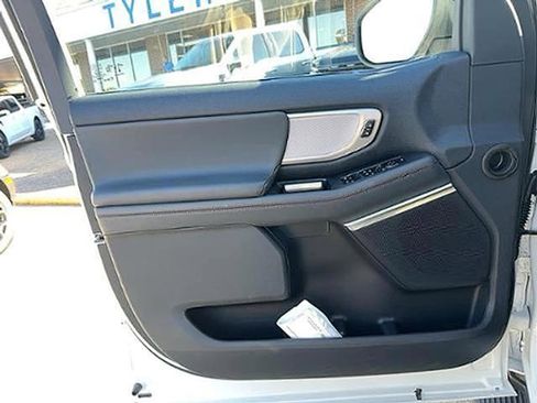 New 2025 Ford Expedition Active image 22