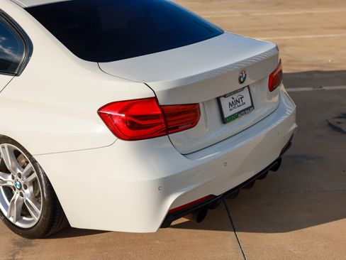 Used 2018 BMW 330i Sedan w/ M Sport Package image 34