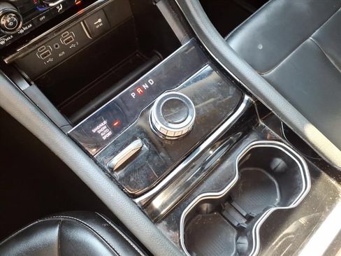 Used 2023 Jeep Grand Cherokee Limited w/ Black Appearance Package AWD/4WD image 16