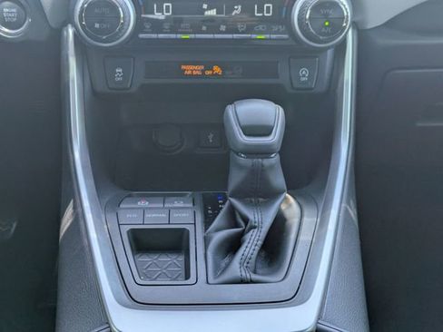 Used 2020 Toyota RAV4 XLE w/ Convenience Package FWD image 20