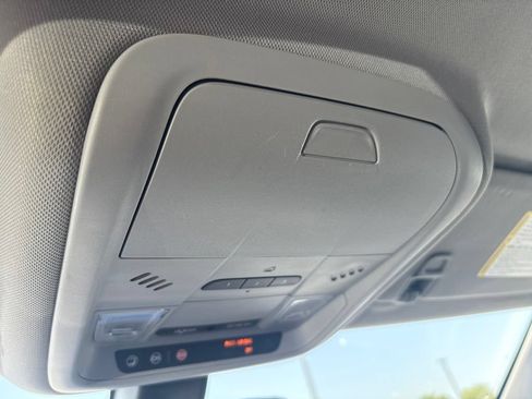 Used 2019 Chevrolet Equinox LT FWD image 22