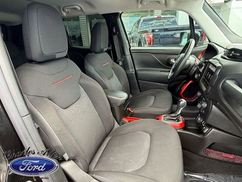 Used 2022 Jeep Renegade Trailhawk AWD/4WD image 13
