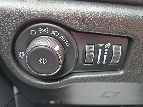 Used 2025 Chrysler Pacifica Select FWD image 15
