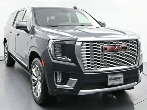 Used 2021 GMC Yukon XL Denali w/ Denali Premium Package AWD/4WD image 2