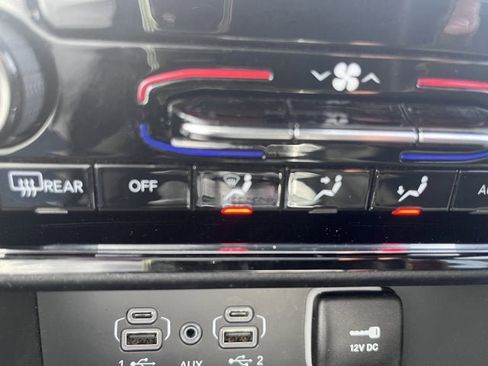 Used 2024 Jeep Grand Cherokee L Laredo image 8