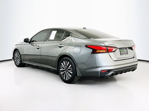 Used 2023 Nissan Altima 2.5 SV w/ SV Premium Package image 5