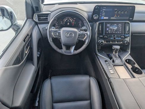 Used 2024 Lexus LX 600 4WD w/ Luxury Package image 3