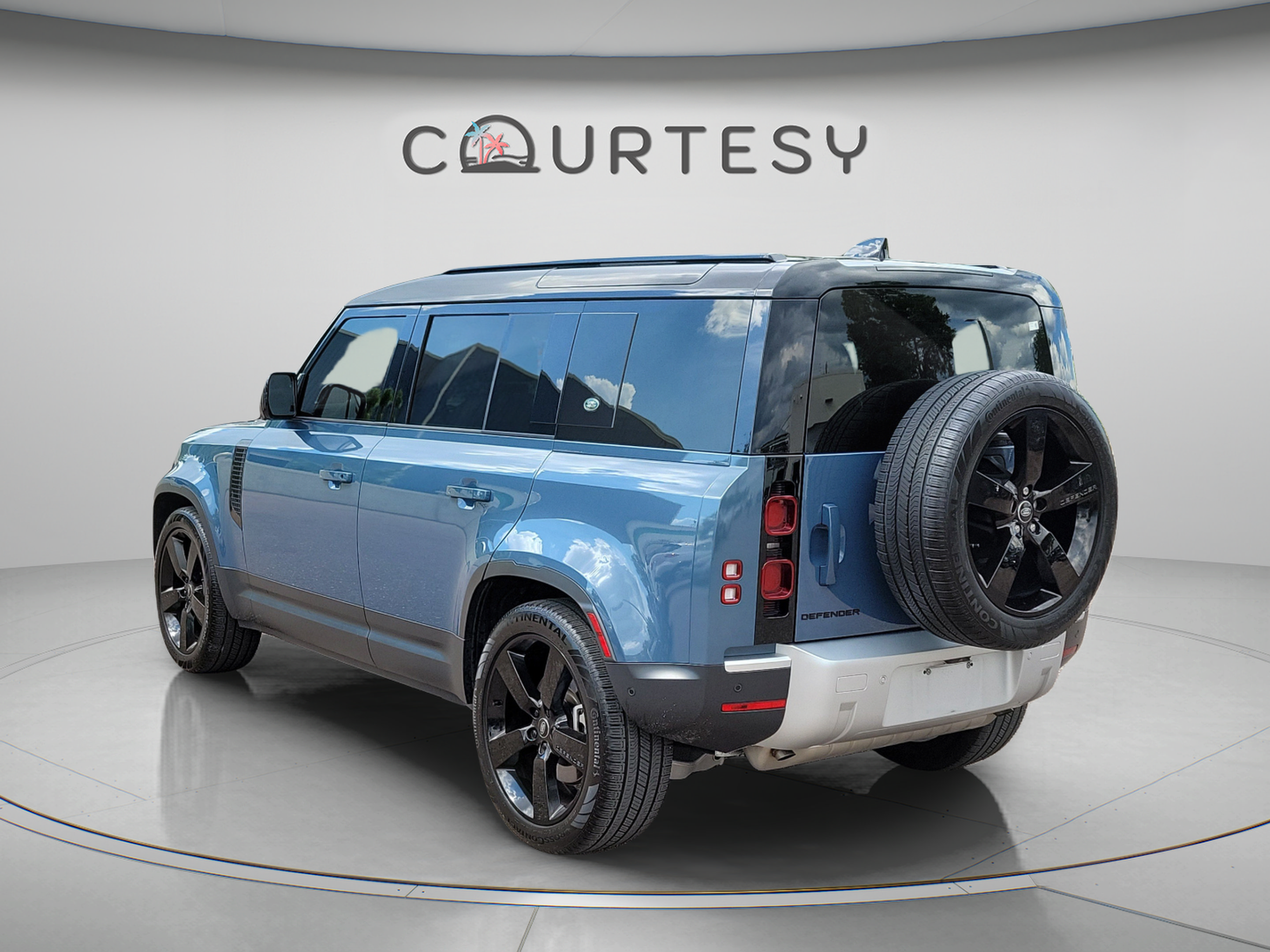 Used 2023 Land Rover Defender 110 S AWD/4WD image 5