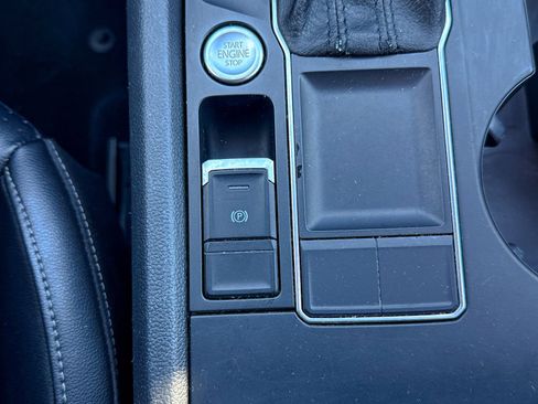 Used 2019 Volkswagen Atlas SE image 37