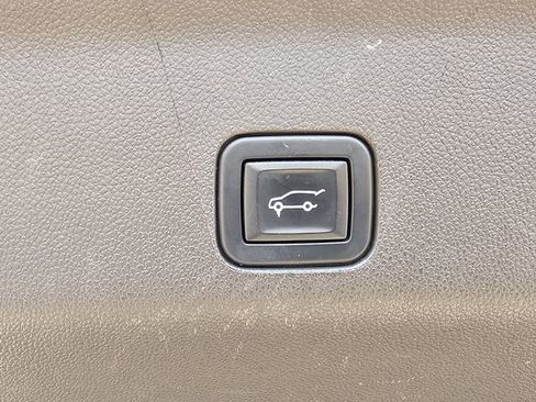 Used 2021 Chevrolet Tahoe Z71 image 32