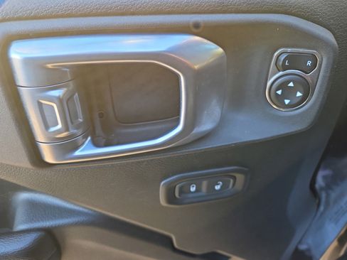 Used 2021 Jeep Wrangler Unlimited Sport image 32