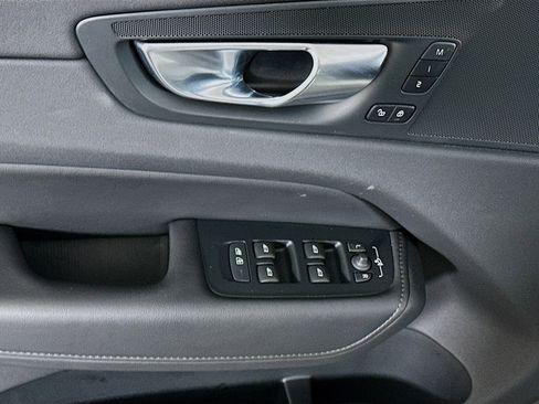 Used 2025 Volvo XC60 B5 Plus image 15