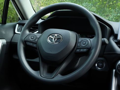 Used 2025 Toyota RAV4 XLE image 32