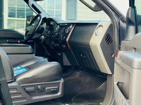 Used 2010 Ford F250 Lariat image 7