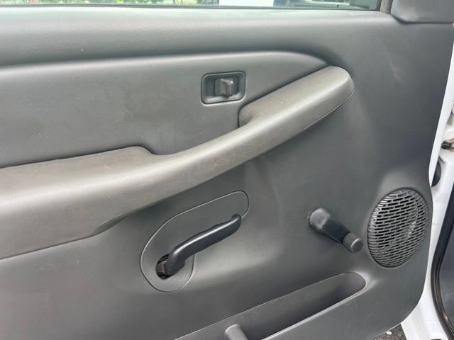 Used 2004 Chevrolet Silverado 2500 W/T RWD image 10