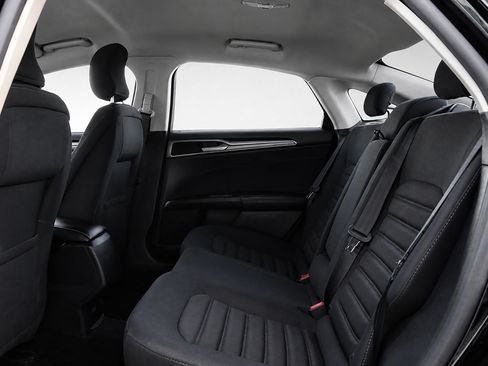 Used 2017 Ford Fusion SE FWD image 17