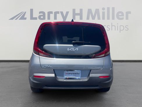 Used 2022 Kia Soul LX FWD image 4