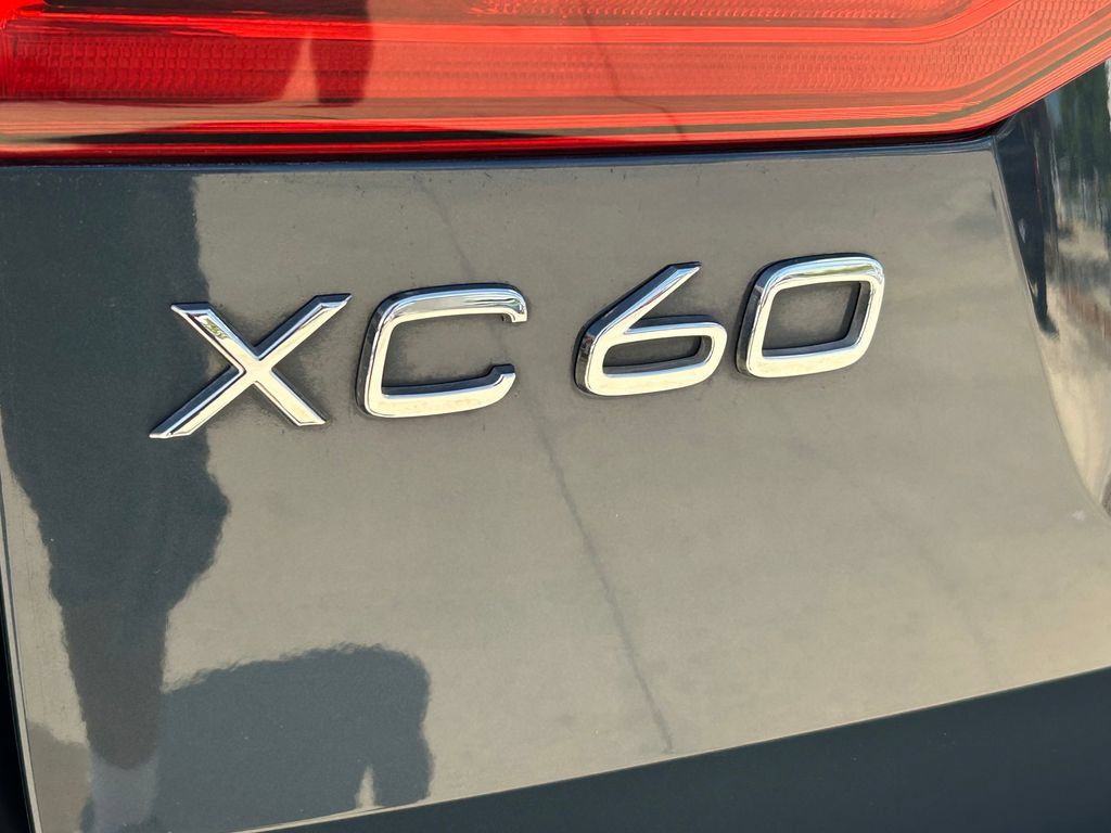 Used 2024 Volvo XC60 B5 Plus AWD/4WD image 10