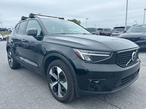 Certified 2023 Volvo XC40 B5 Plus w/ Climate Package AWD/4WD image 1
