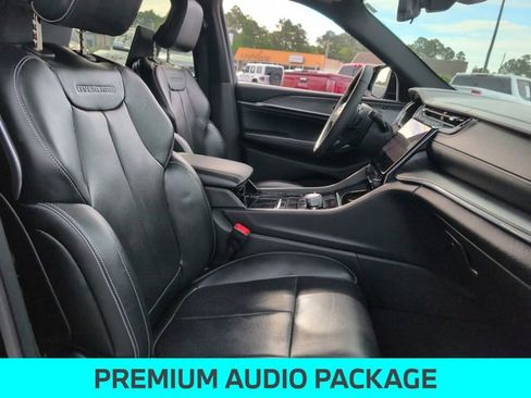 Used 2025 Jeep Grand Cherokee L Overland w/ Luxury Tech Group IV AWD/4WD image 30