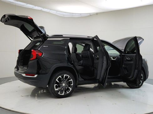 Used 2022 GMC Terrain SLT image 12
