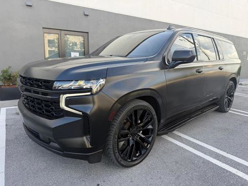 Used 2021 Chevrolet Suburban LT RWD image 3