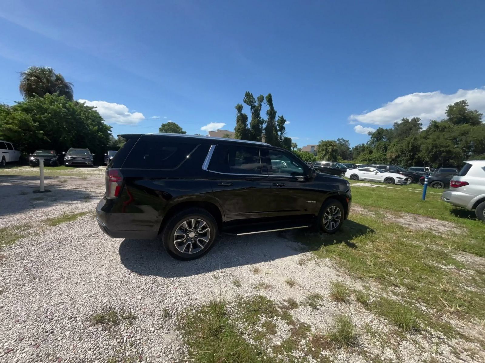 Used 2024 Chevrolet Tahoe LT w/ Luxury Package RWD image 14