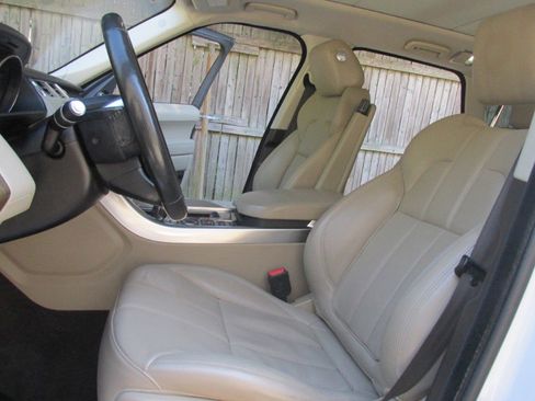 Used 2016 Land Rover Range Rover Sport HSE image 55